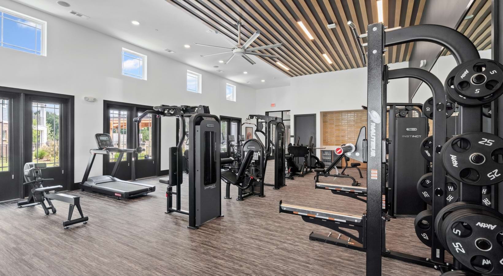 Strength equipment in the fitness lounge