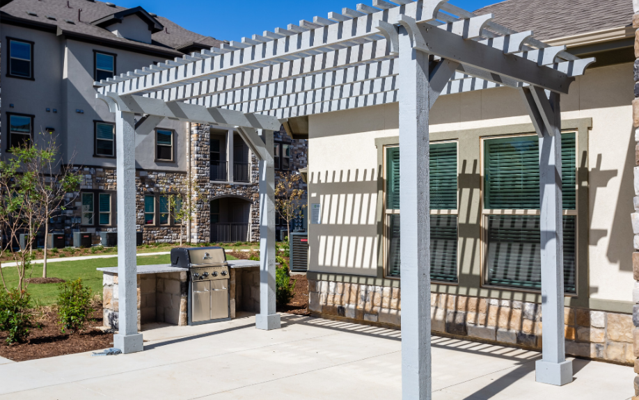 Pergola and grilling area