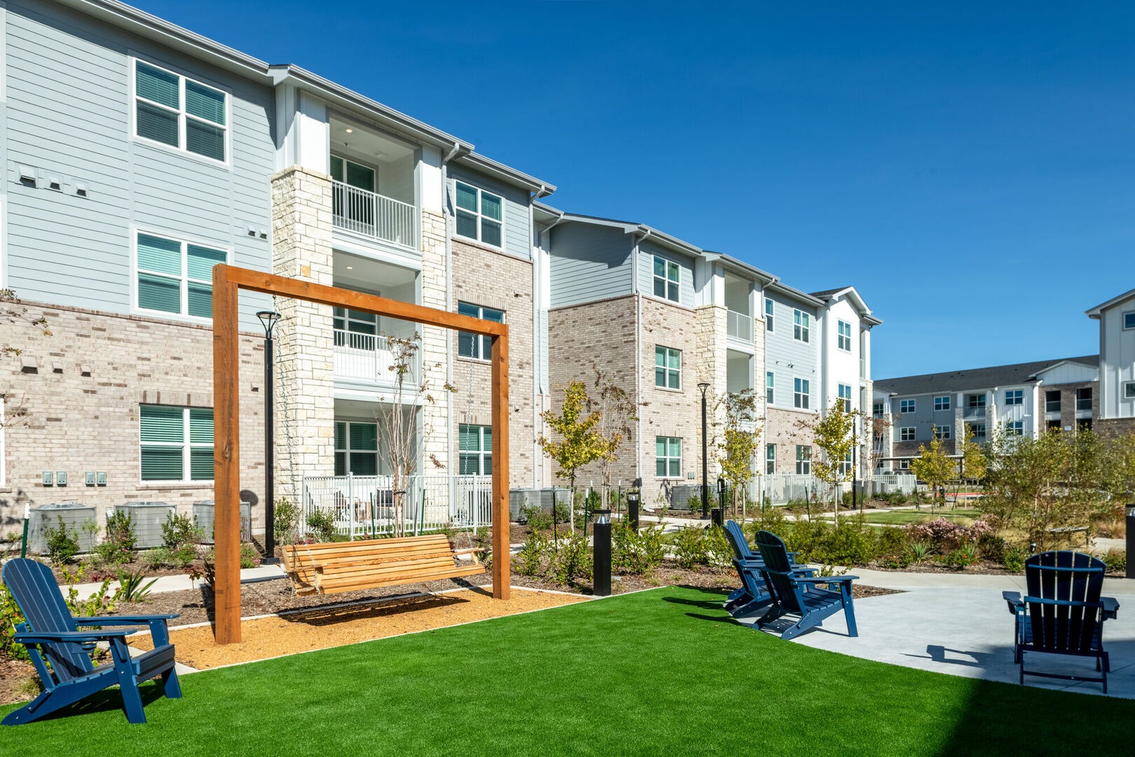 Courtyard lawn with pergola seating