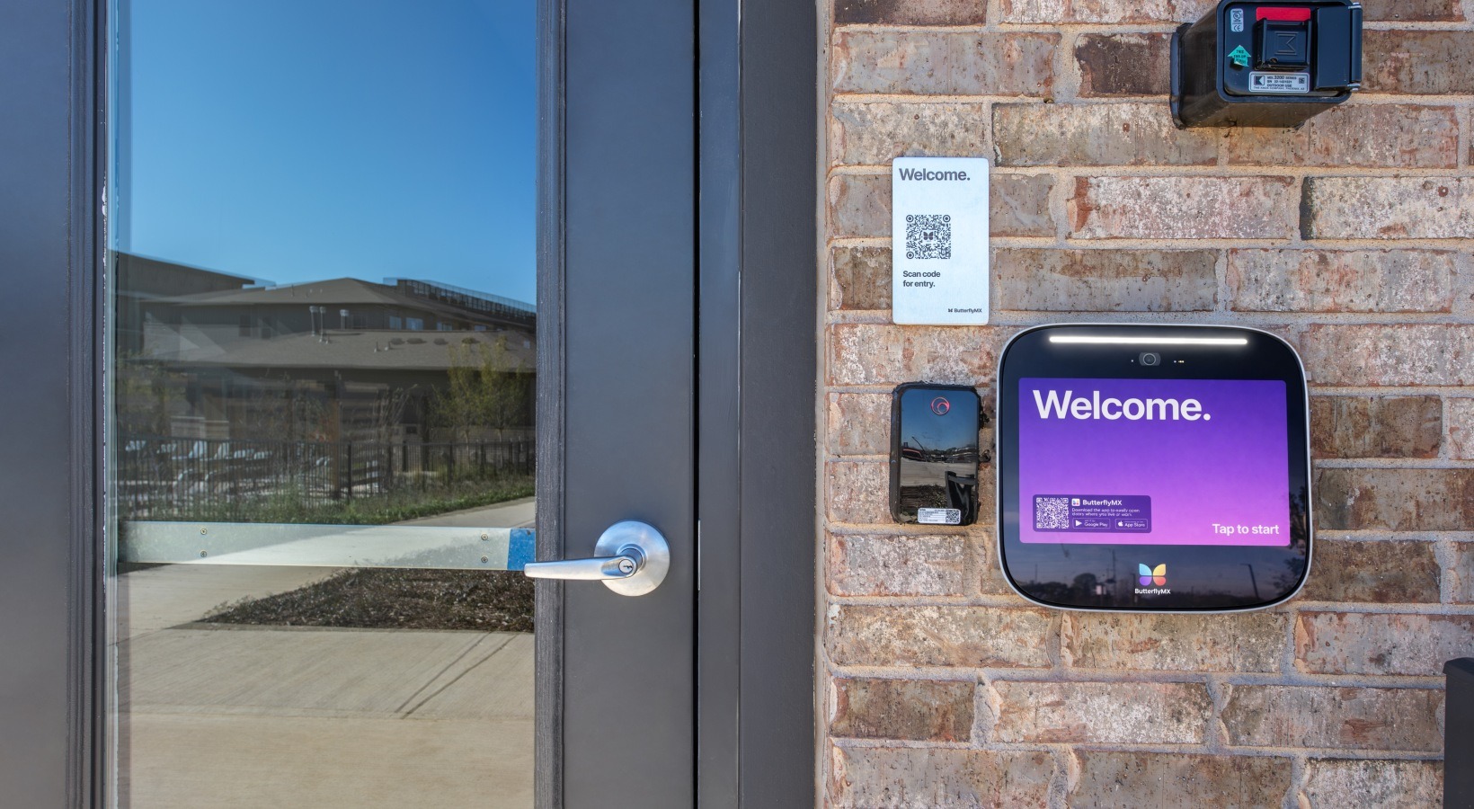Keyless entry at the leasing entrance