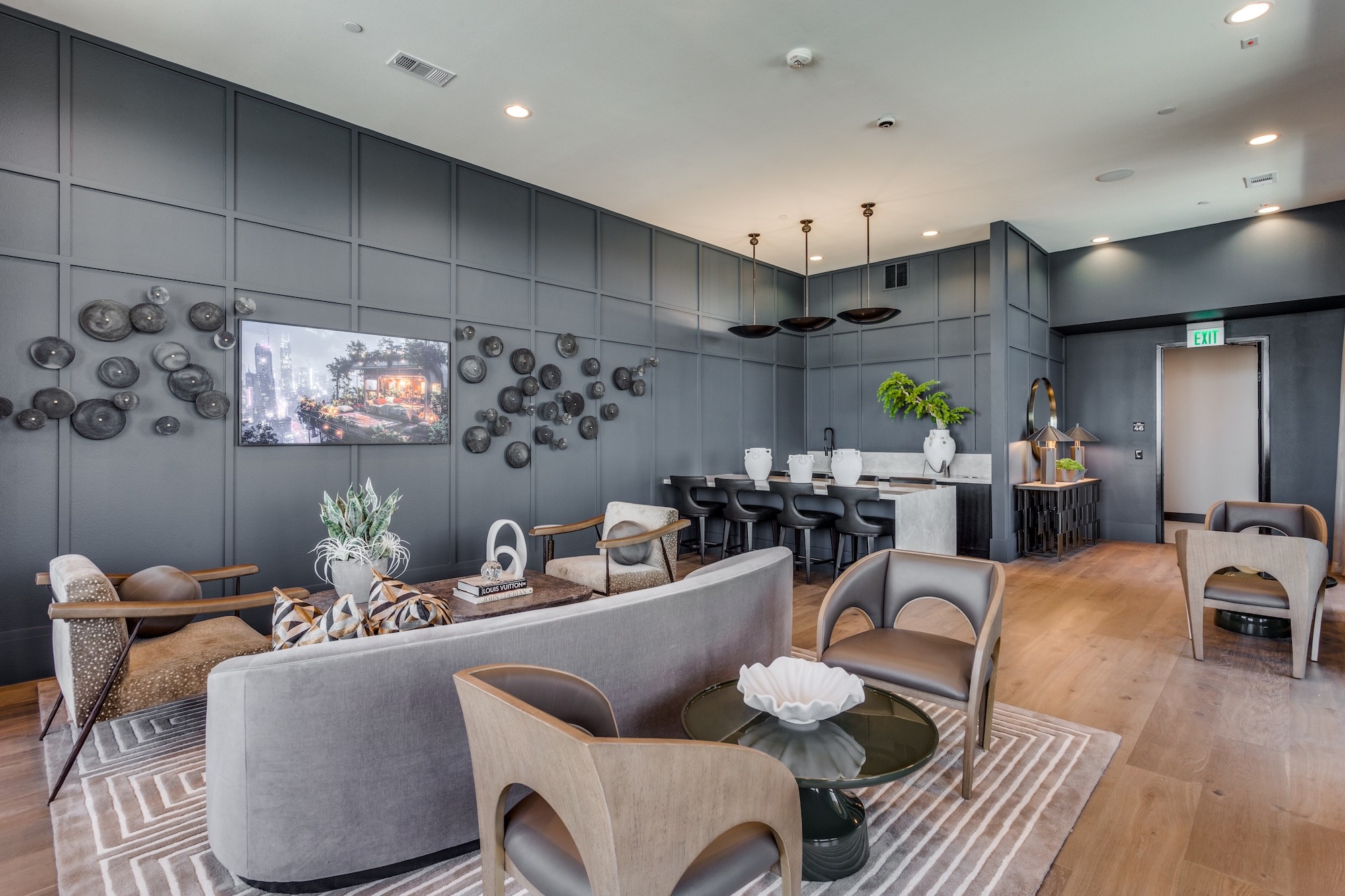 Clubroom with bar and lounge seating