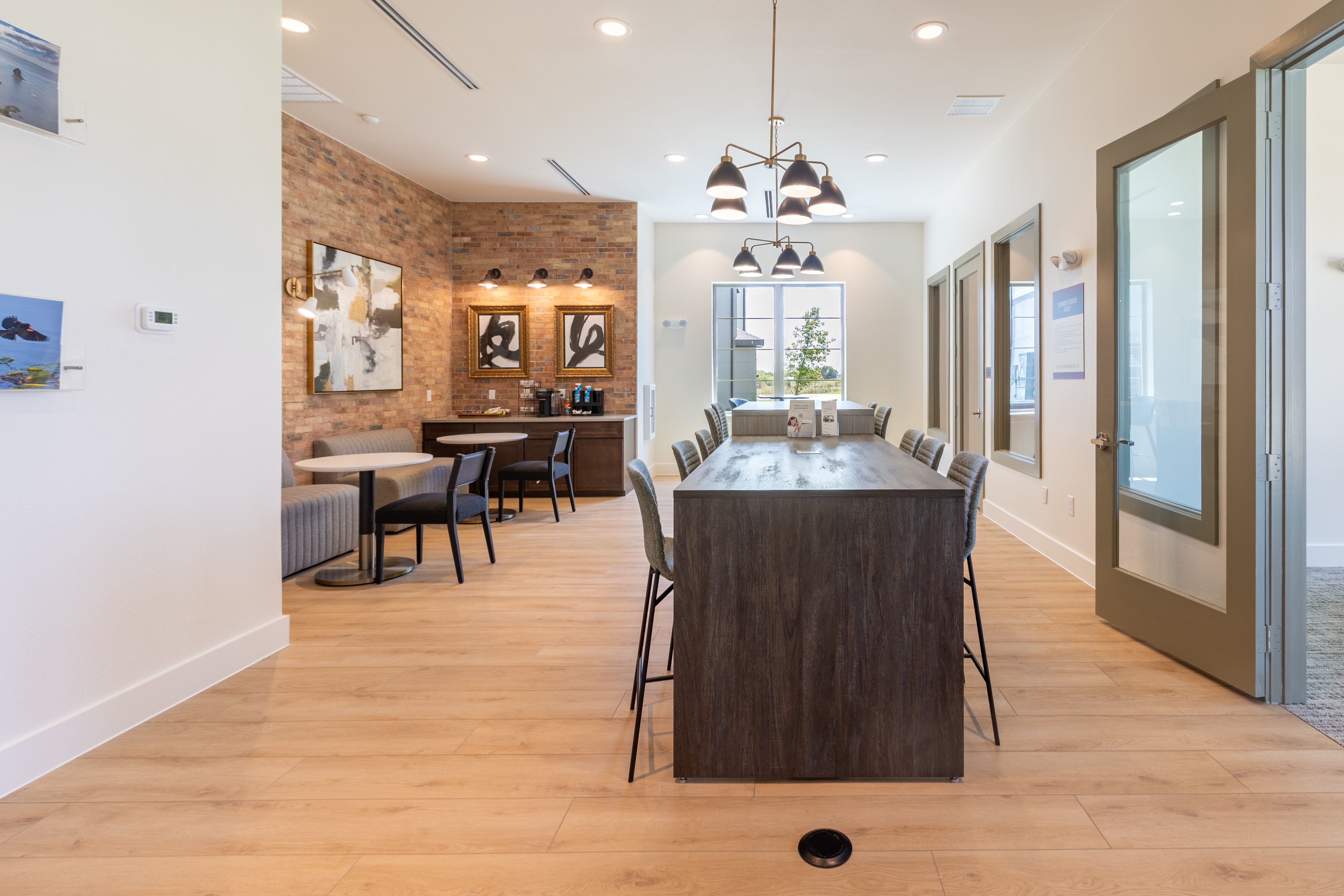 Entertainment kitchen and island seating