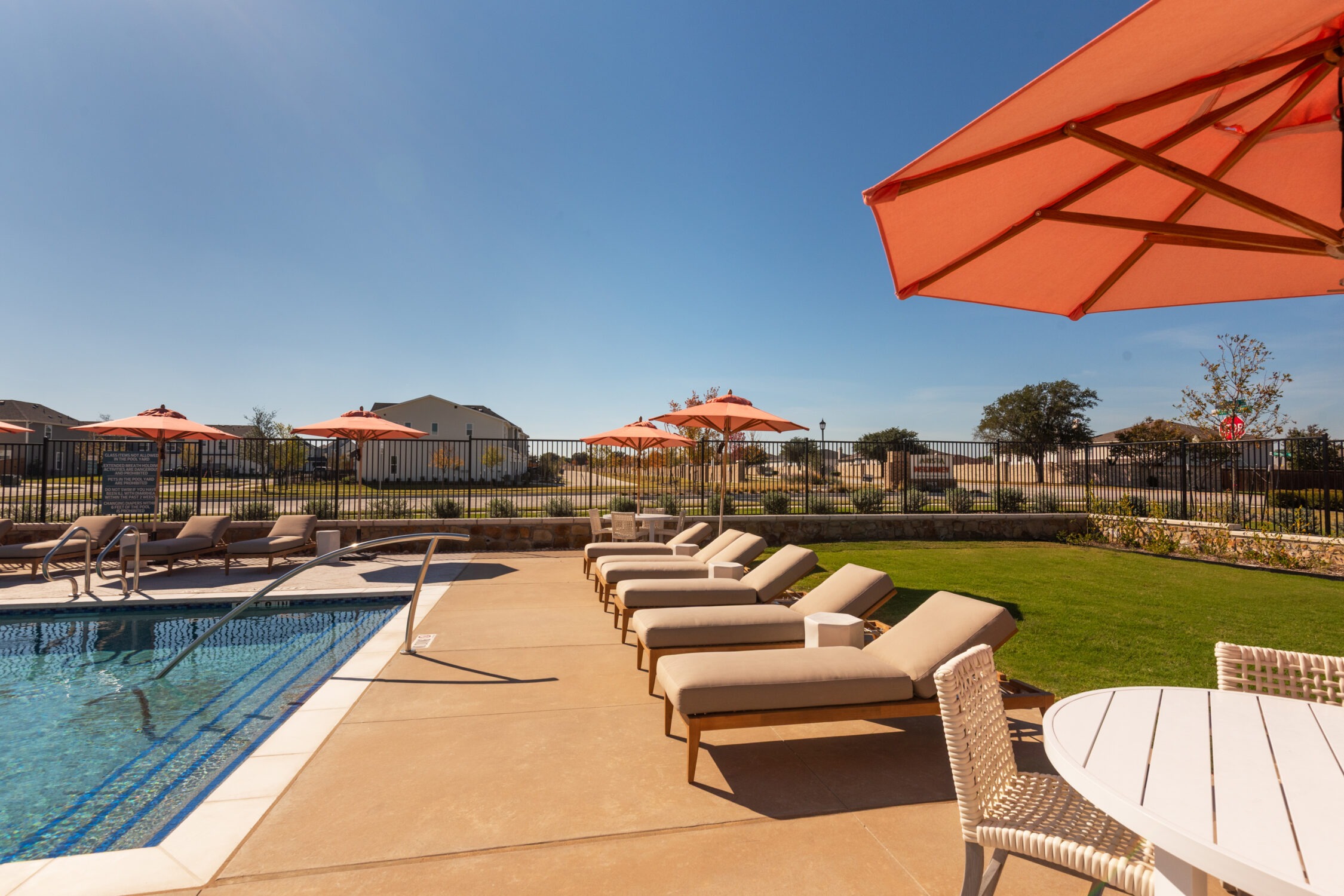 Resort-inspired swimming pool