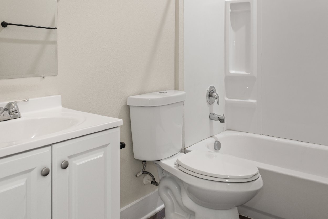 4 Bed 4 Bath - Split - photo 3