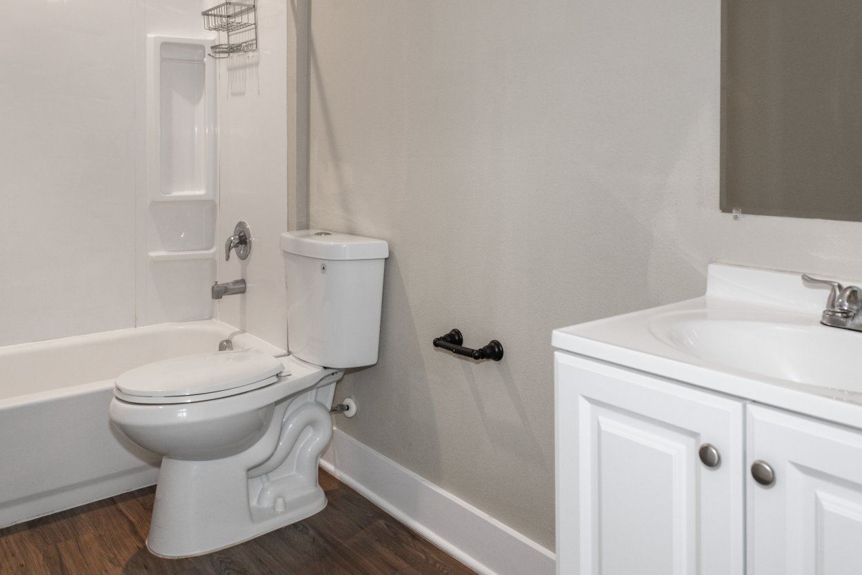 6 Bed 6  Bath - photo 5