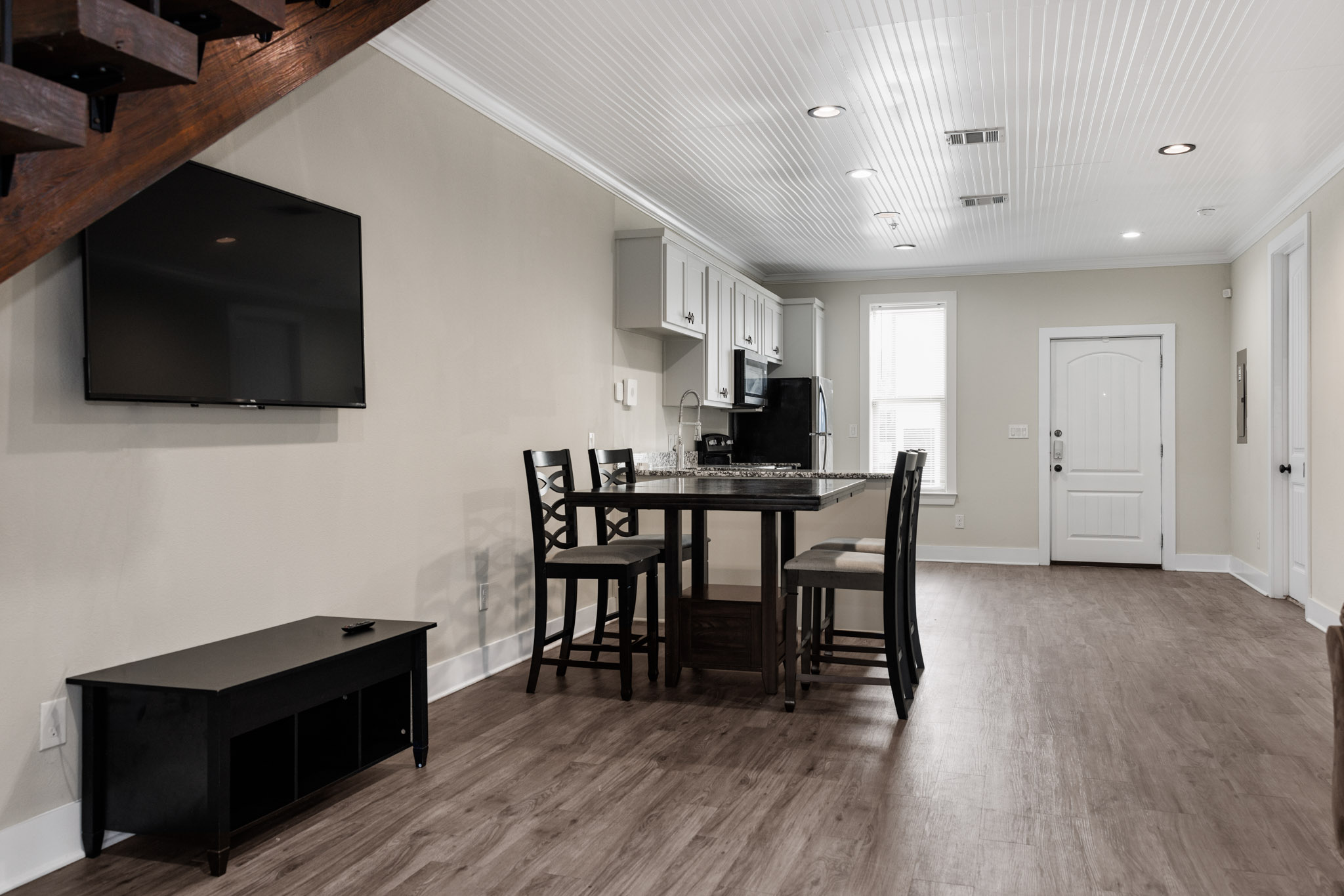 4 Bed 4 Bath – image 1