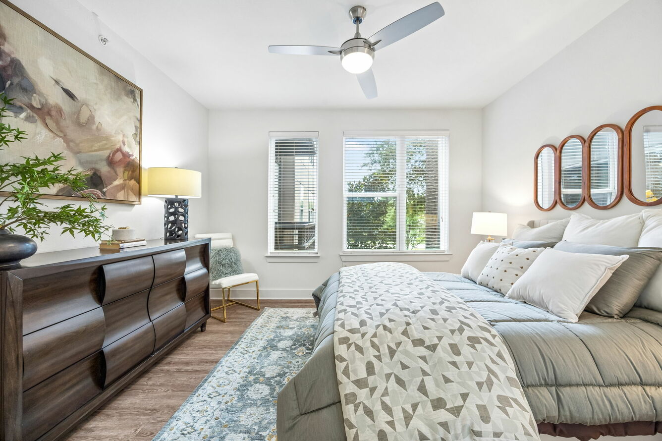 E1 - photo 2