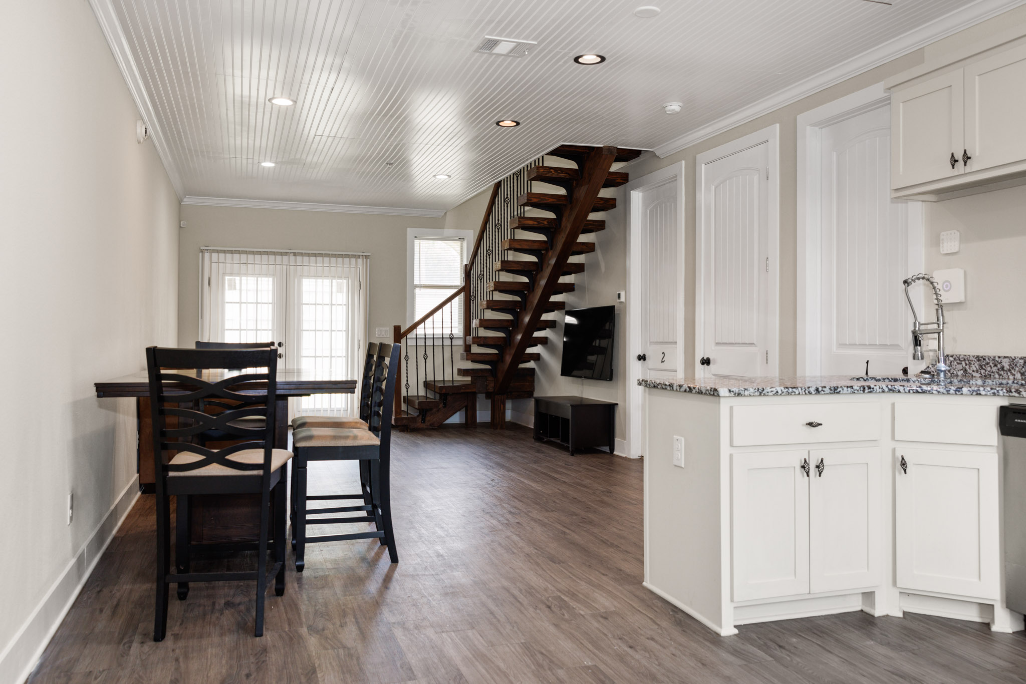4 Bed 4 Bath - Split - photo 4