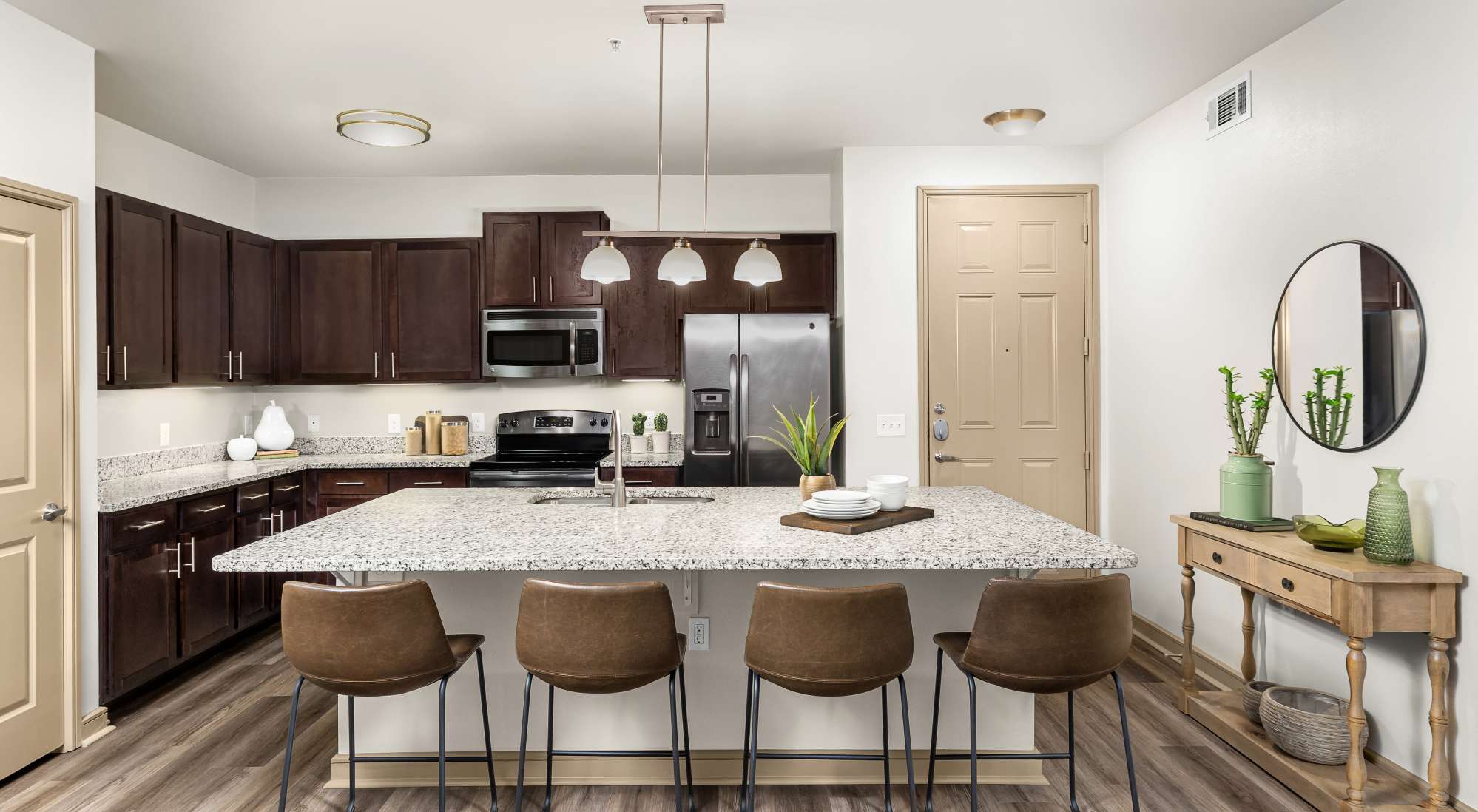 1 Bed 1 Bath 851 SqFt (741 Net) - photo 3