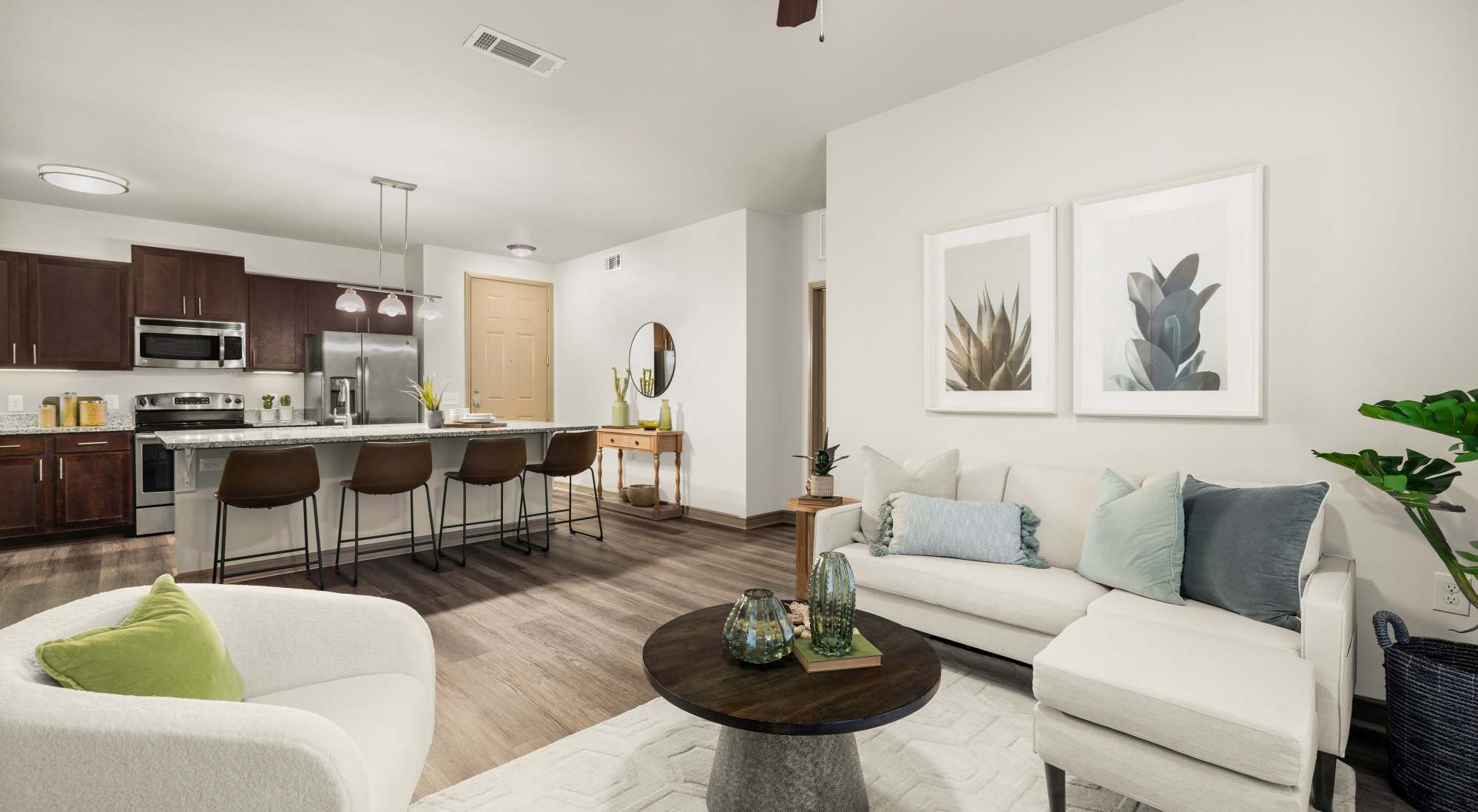 1 Bed 1 Bath 851 SqFt (741 Net) - photo 4