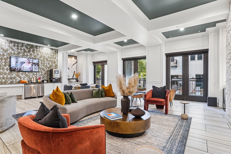 Cantabria at Turtle Creek - Resident clubroom with lounge seating and television