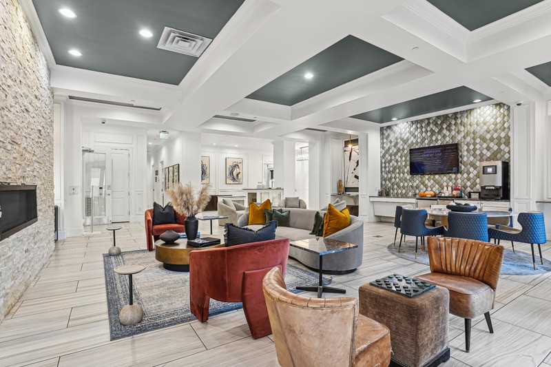 Cantabria at Turtle Creek - Reading lounge with fireplace and television