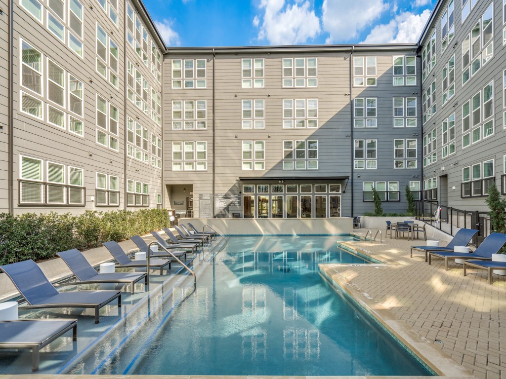 Bent Tree Lofts - Resort Style Infinity Edge Swimming Pool at Bent Tree Lofts