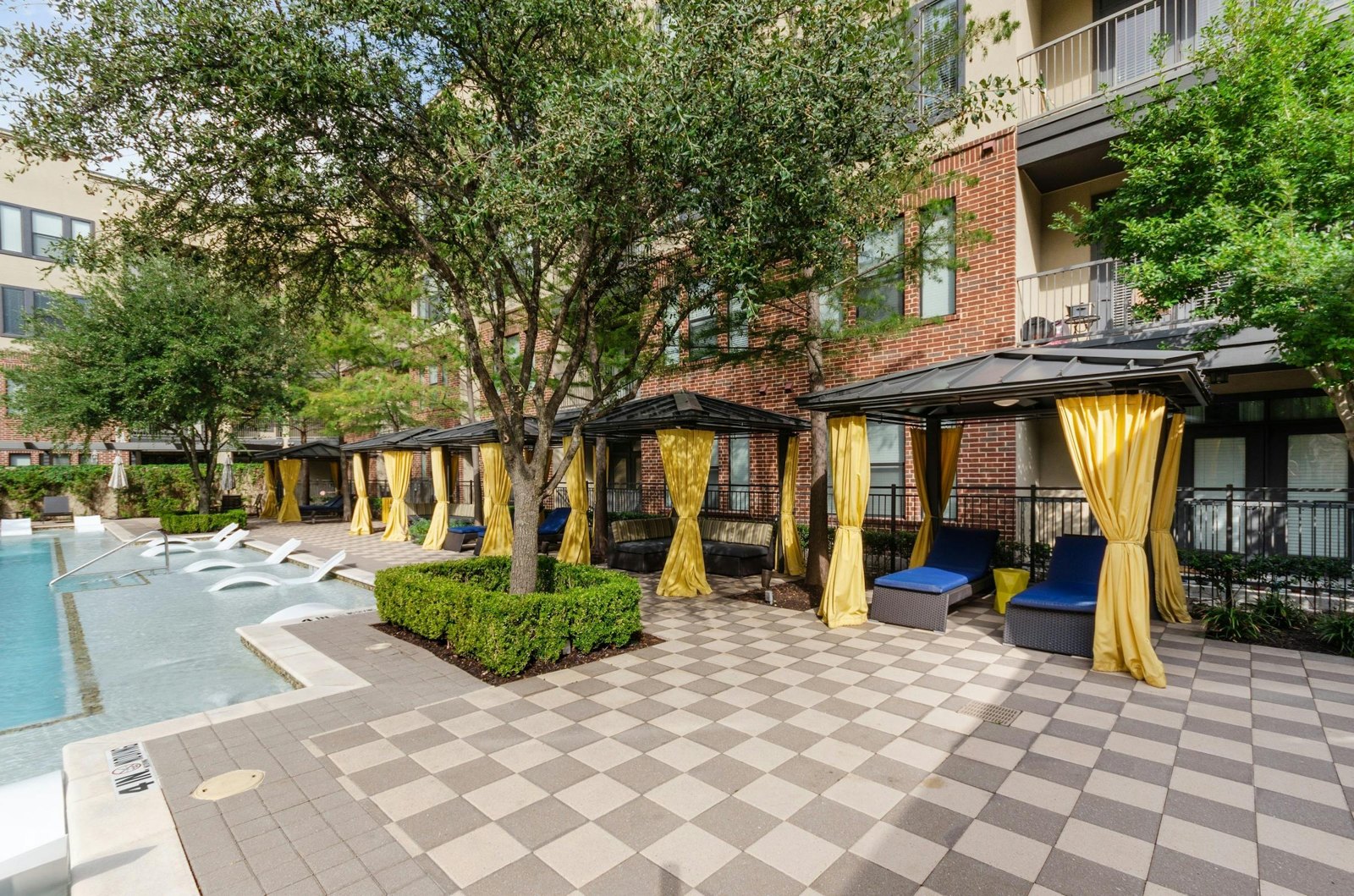 Cabanas at AMLI West Plano