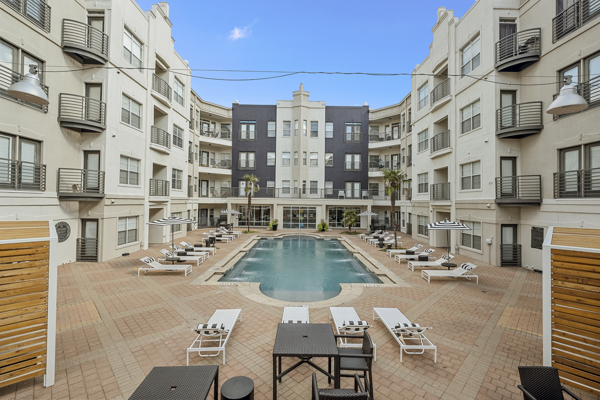 5 Mockingbird - Pool courtyard
