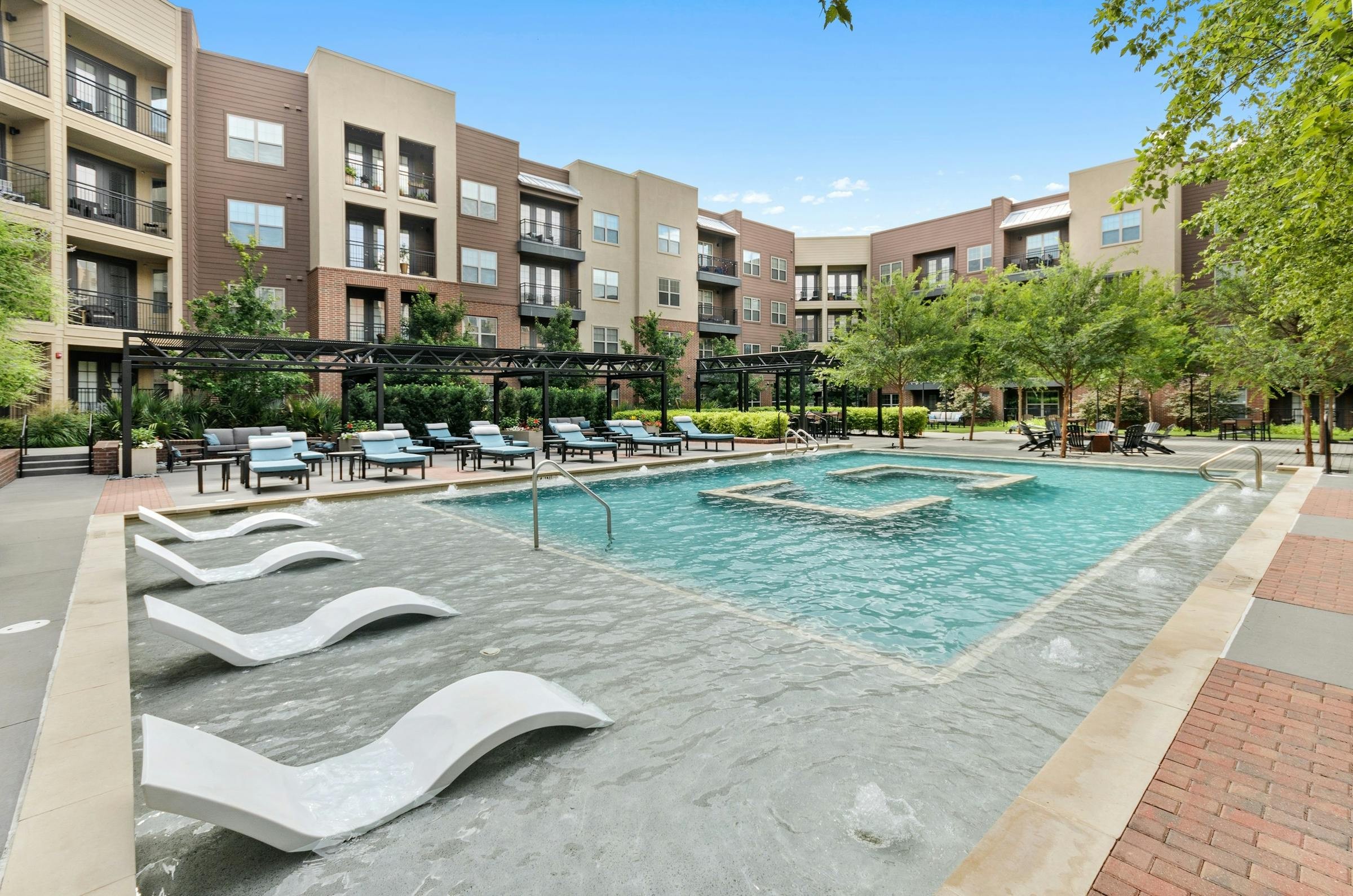 Pool at AMLI Grapevine