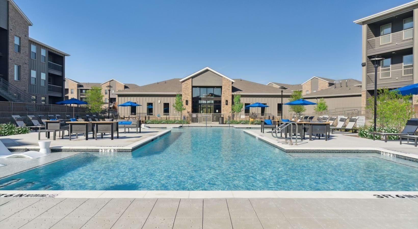 Alta Marine Creek - Resort-style swimming pool