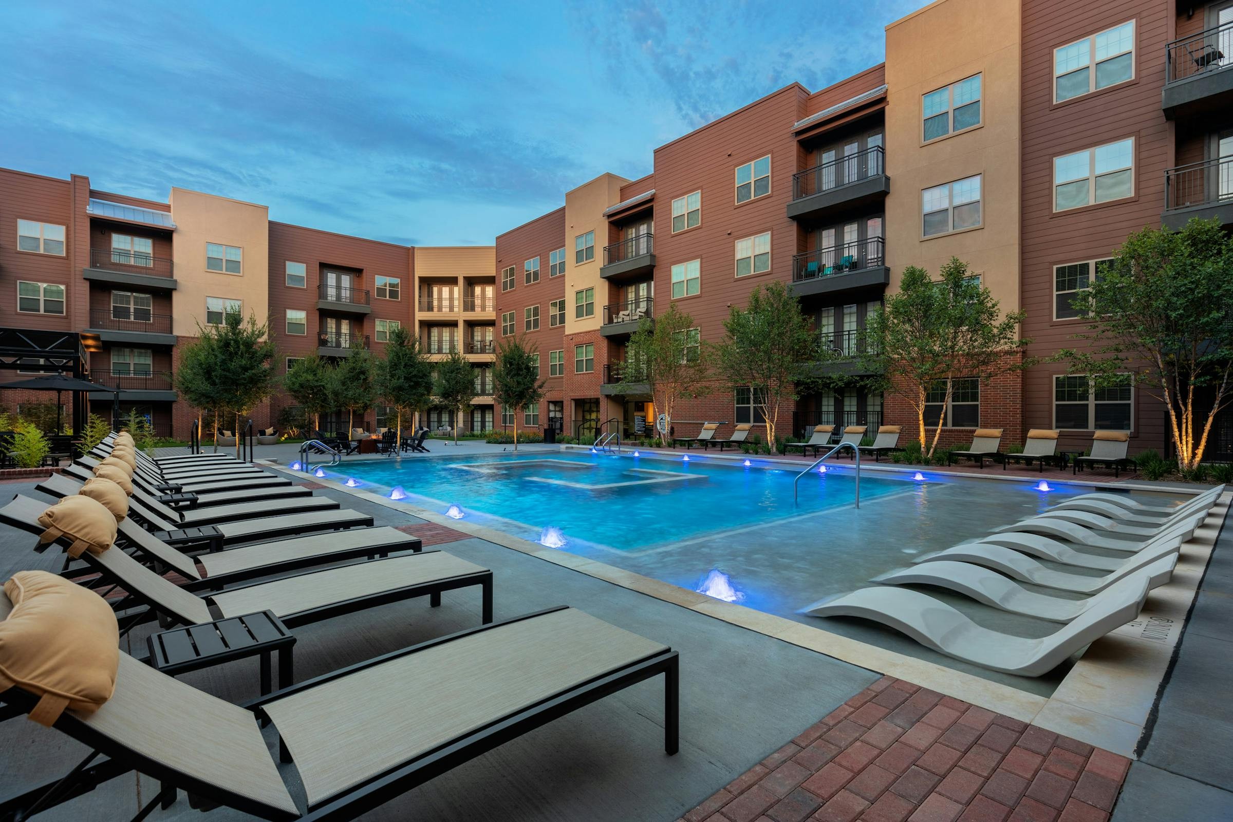 Pool at AMLI Grapevine