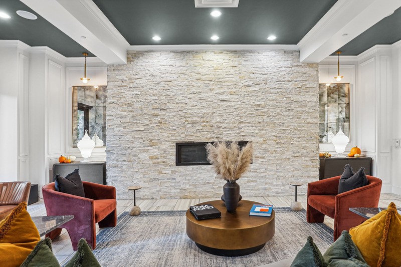 Cantabria at Turtle Creek - Clubroom seating area with fireplace