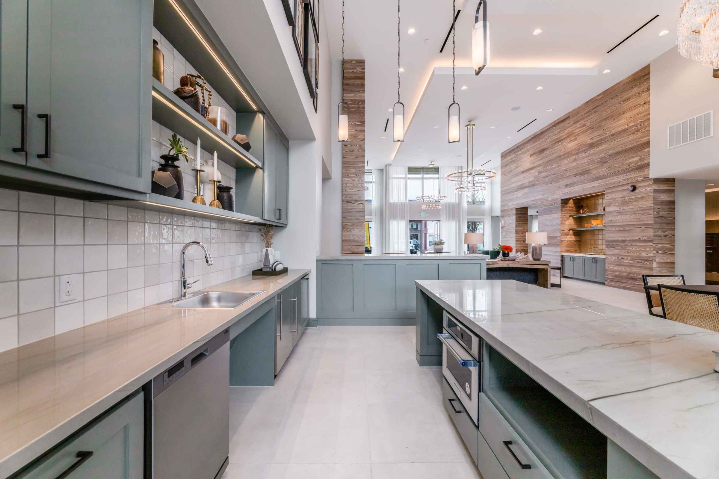 Atlas Crown - Community kitchen with sink, oven, dishwasher and seating