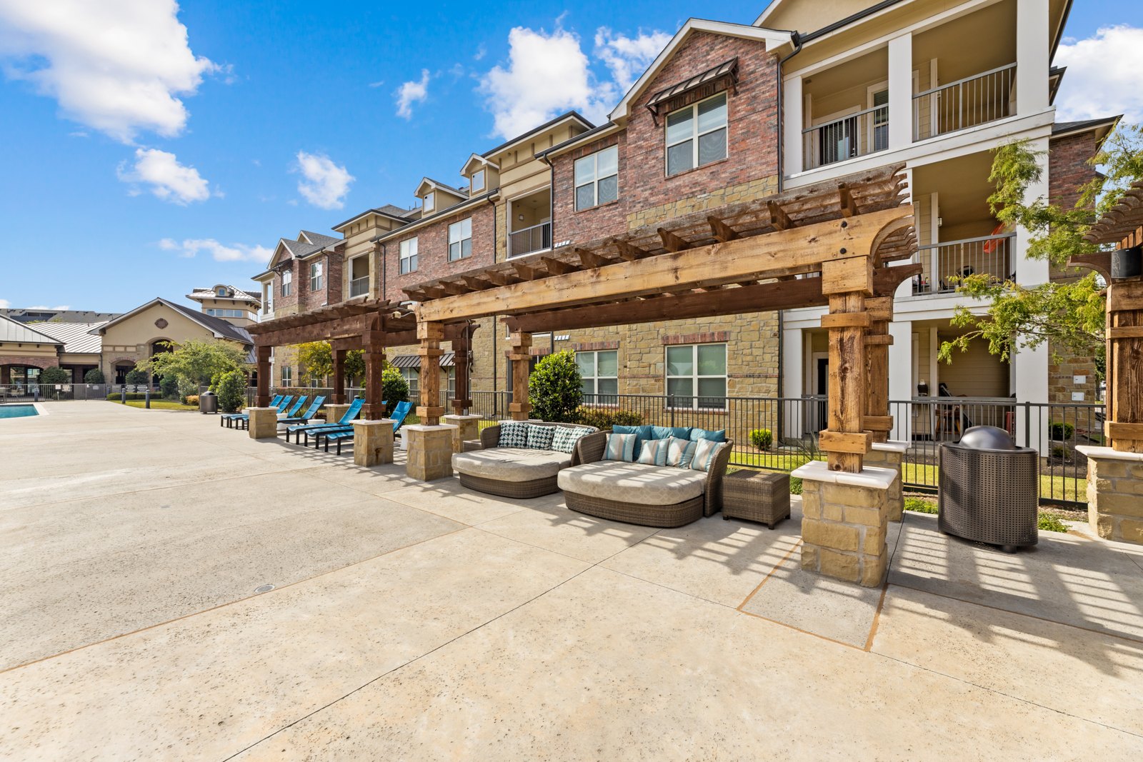 A sunny day at Auberge of Burleson
