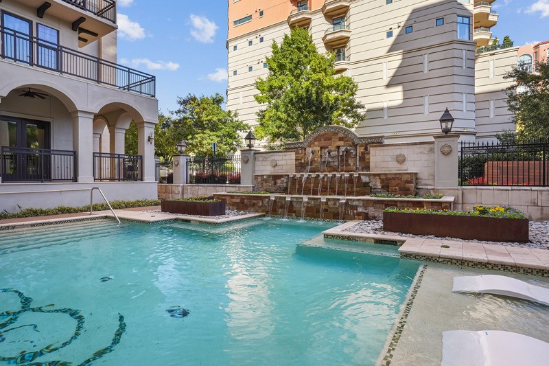 Cantabria at Turtle Creek - Pool and spa with fountain feature