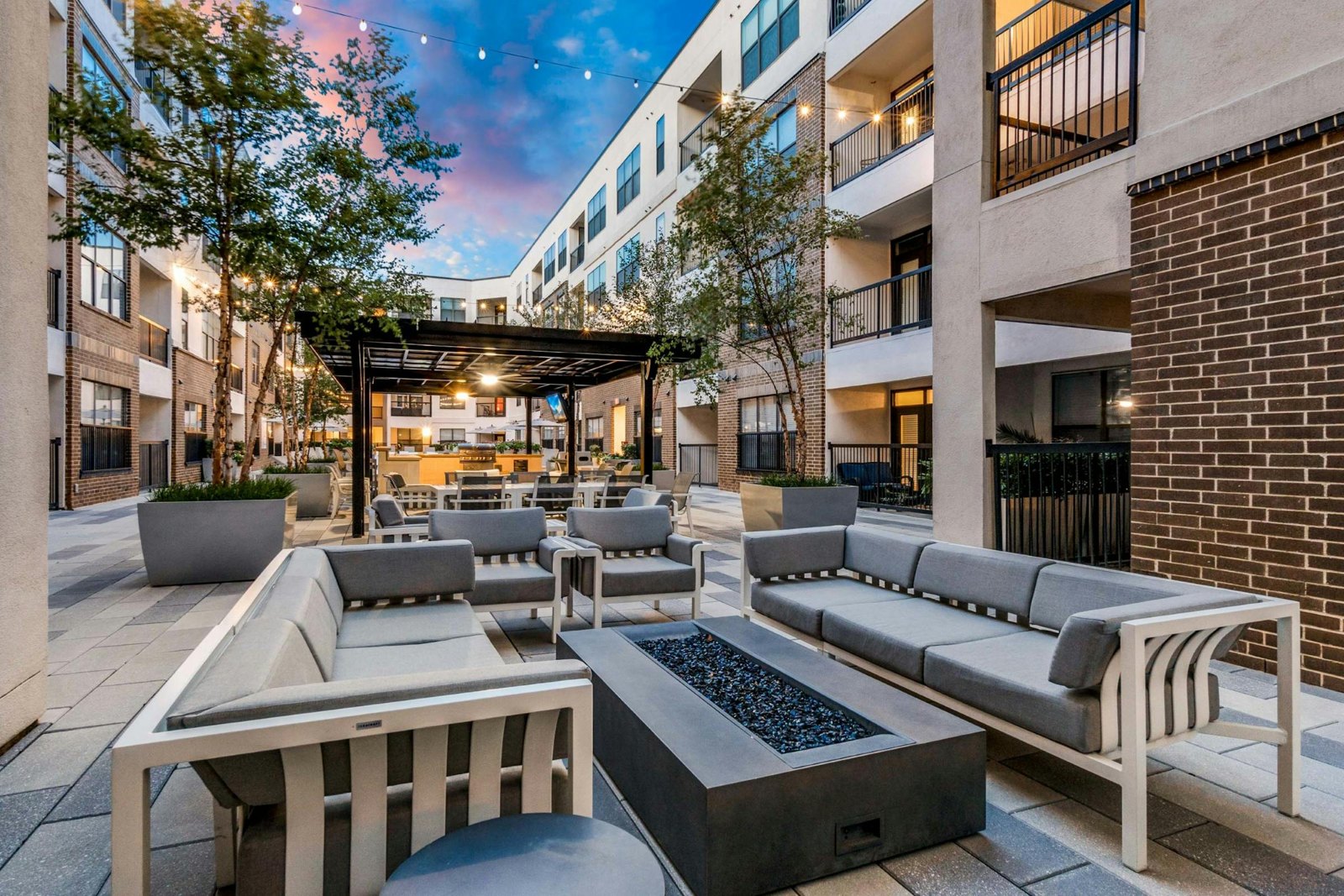 Courtyardfirepit at AMLI Quadrangle