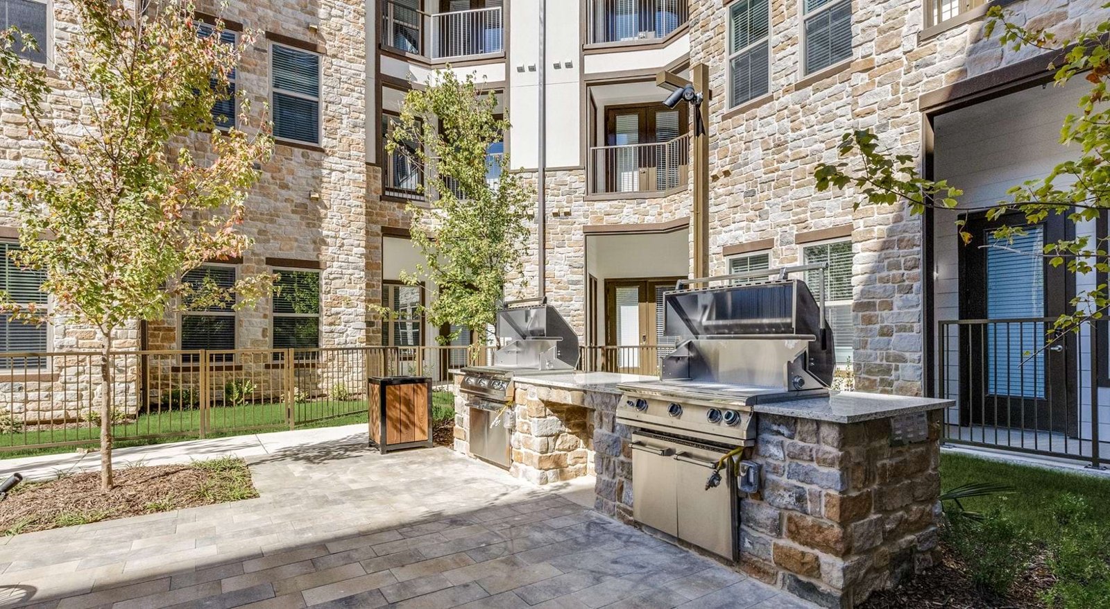 Grilling area at Aven at the Cove