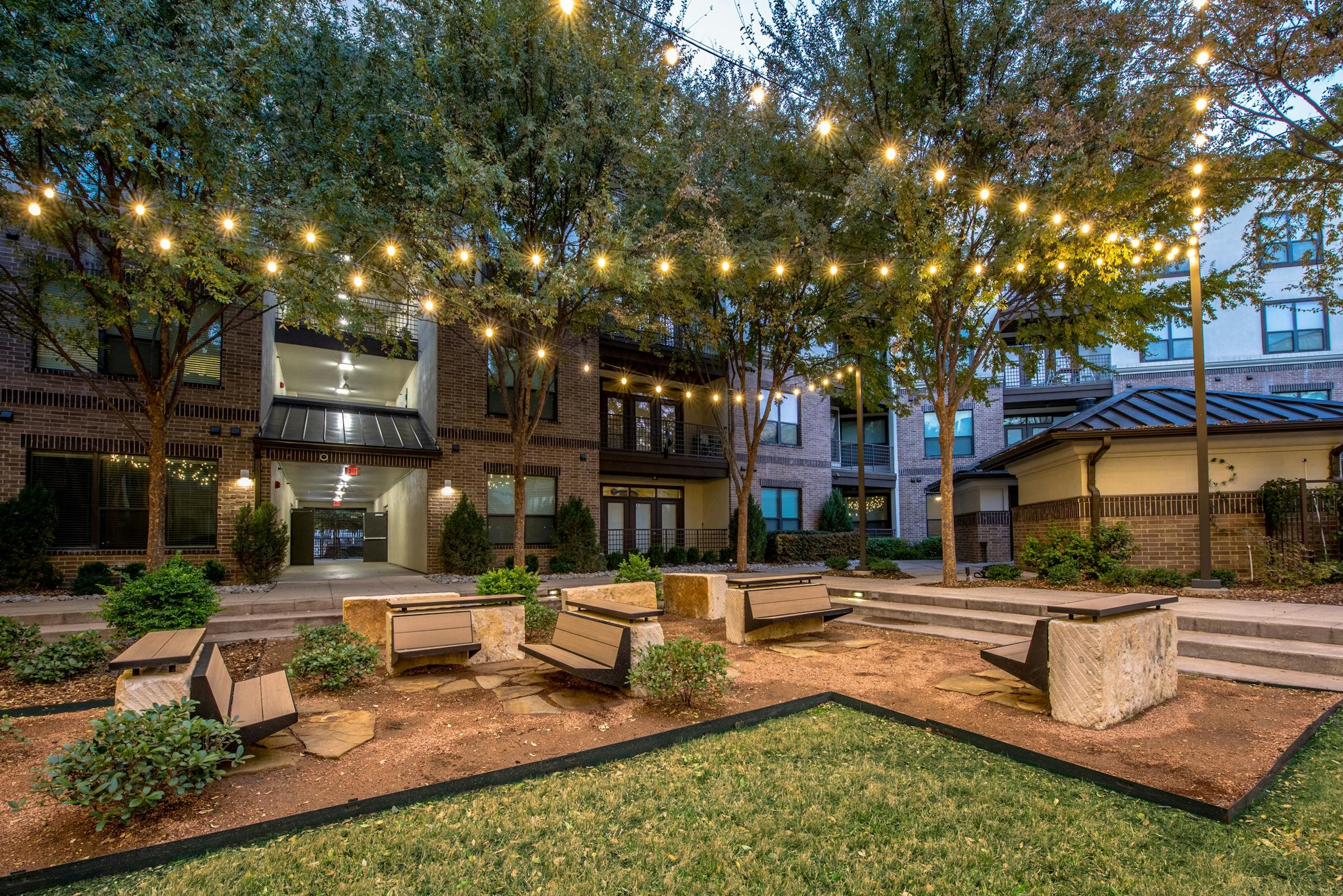 Courtyard at AMLI at the Ballpark
