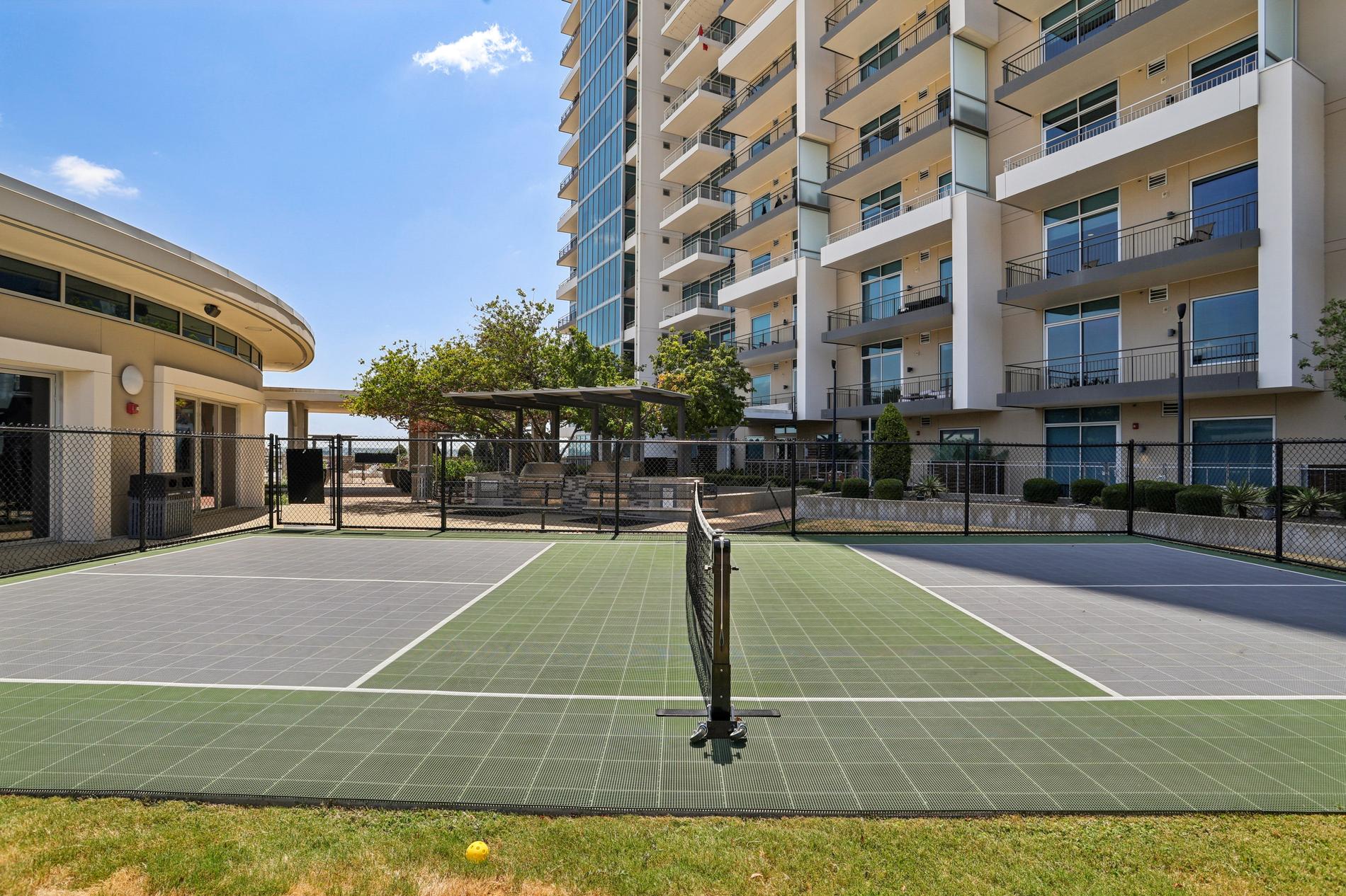 Pickleball court and grilling area at 1400HiLine