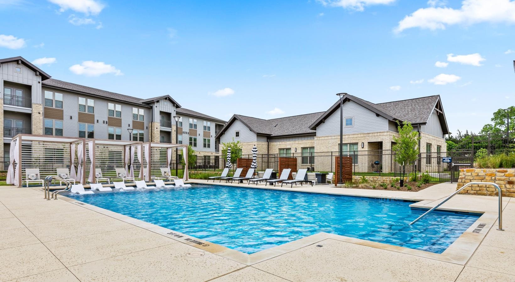 Birchway Sherman - Resort-style swimming pool