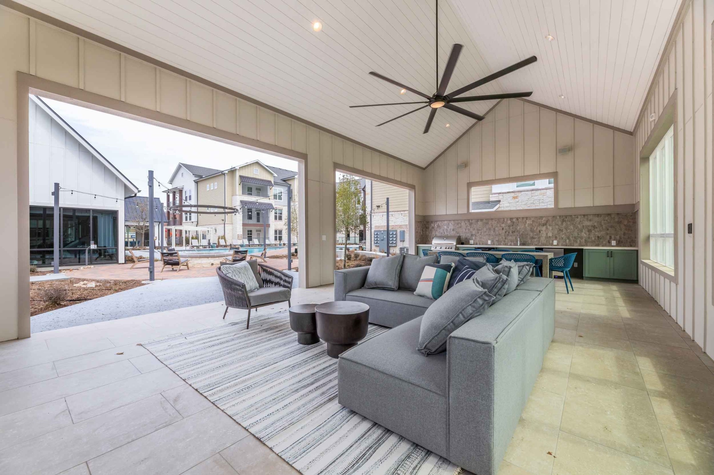 Atlas Crown - Covered outdoor clubhouse and kitchen