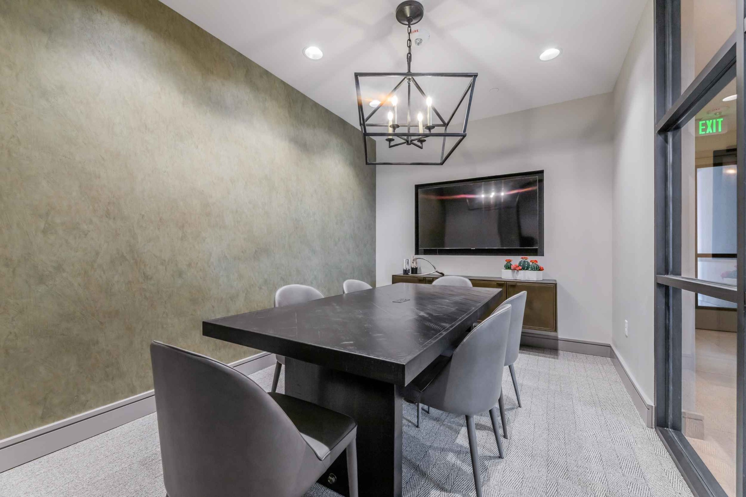 Atlas Crown - Private business center with long table and television