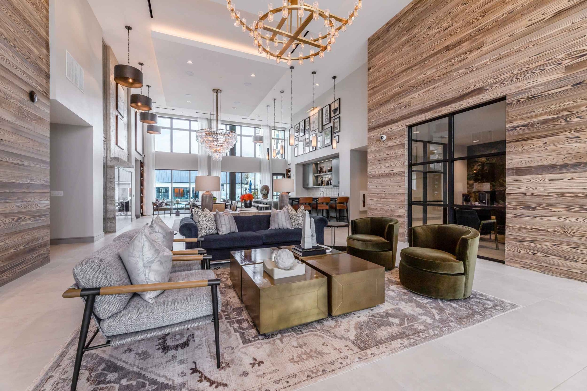 Atlas Crown - Lobby lounge area with kitchen