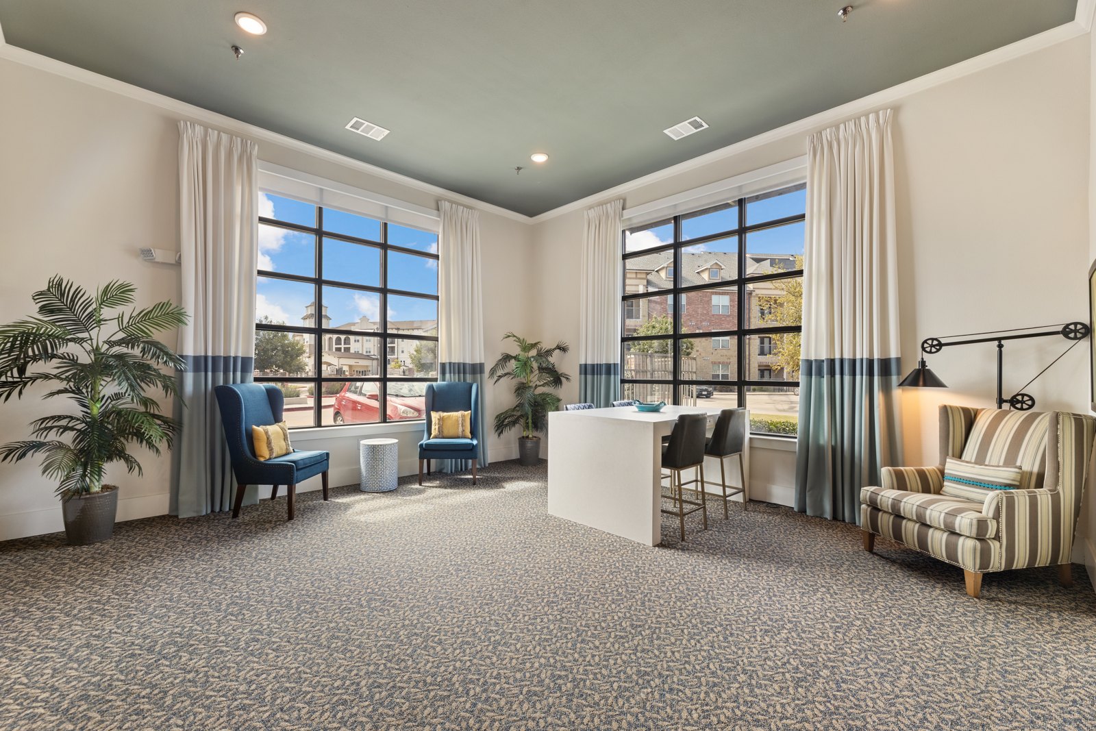 Clubhouse lounge and business center with large windows at Auberge of Burleson