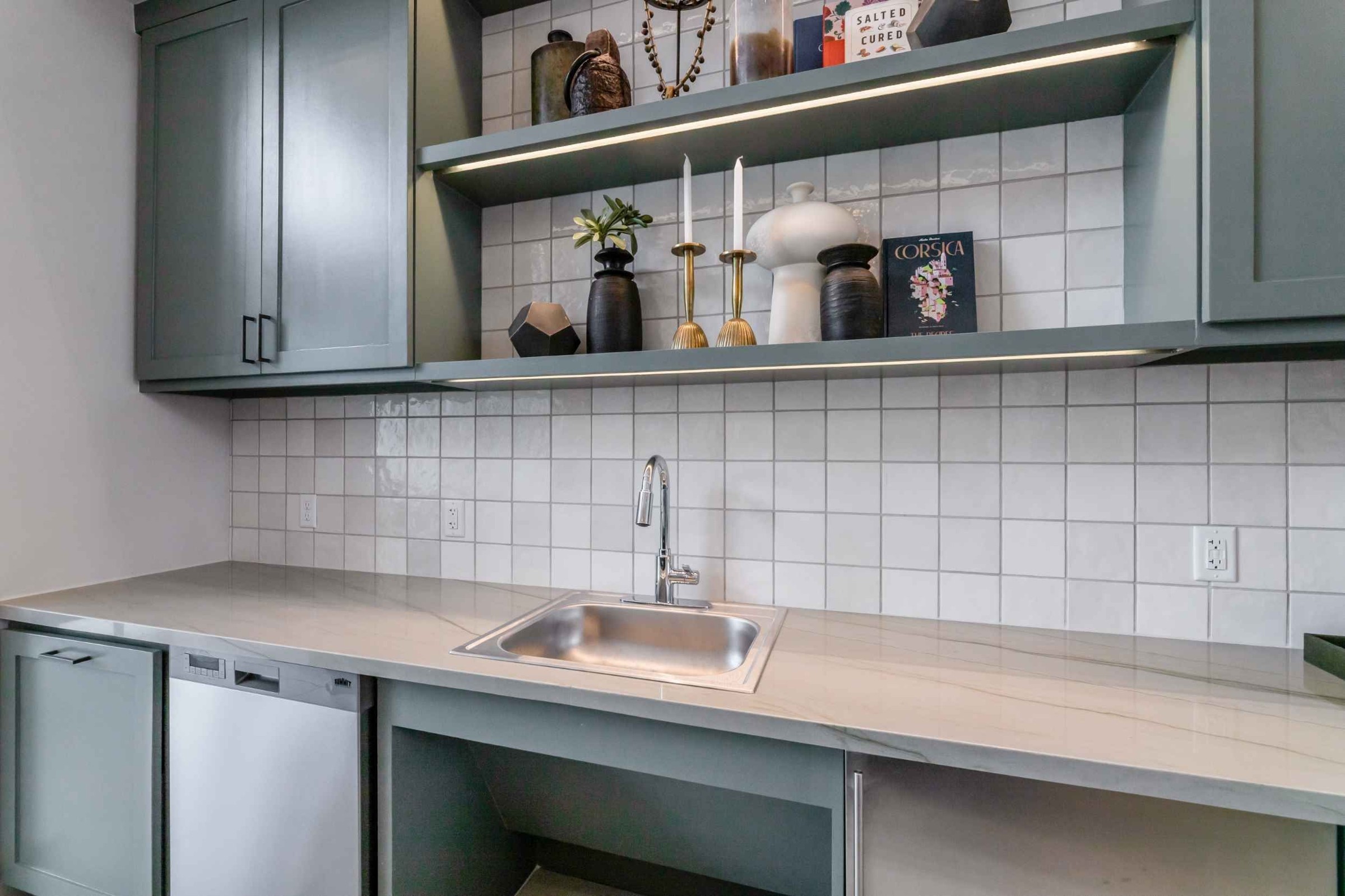 Atlas Crown - Community kitchen with sink and dishwasher