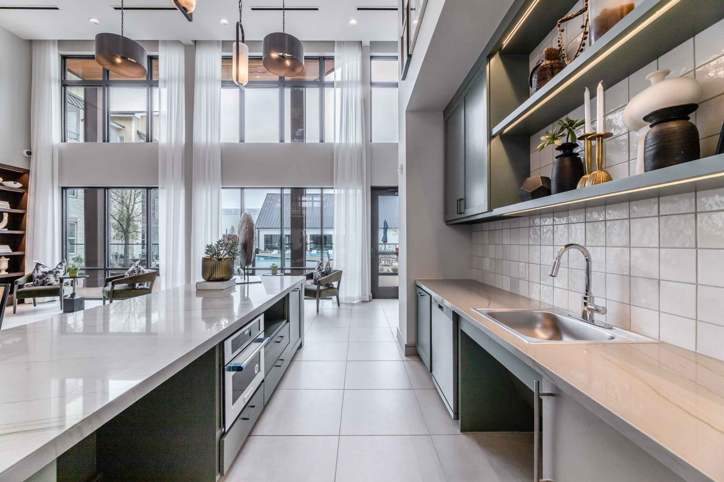 Atlas Crown - Community kitchen with swimming pool view