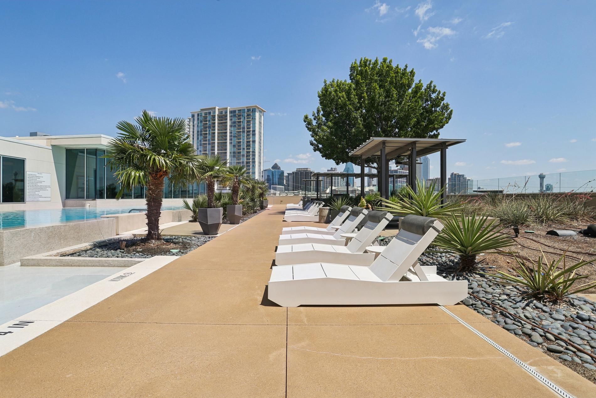 Rooftop patio at 1400HiLine