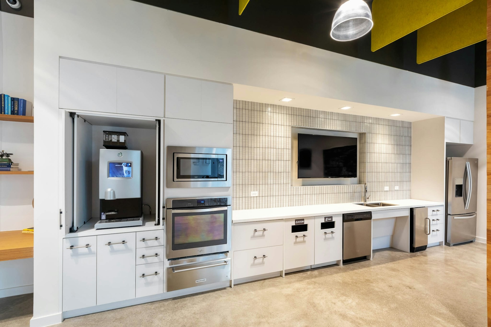 AMLI Frisco Crossing - Interior of clubroom java bar and serving kitchen with stainless steel appliances at AMLI Frisco Crossing apartment building