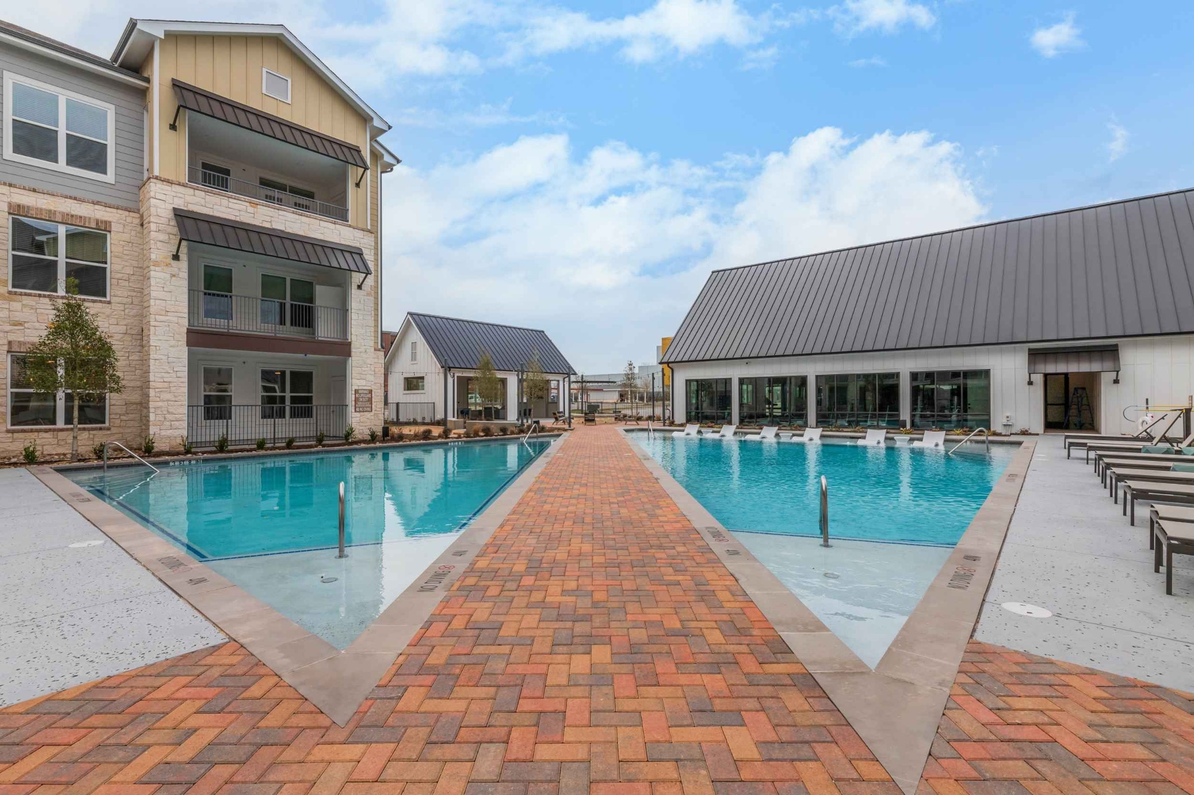 Atlas Crown - Swimming pool and sundeck with lounge chairs