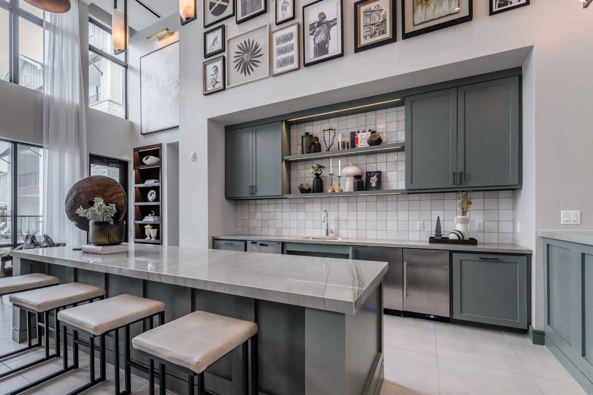 Atlas Crown - Community kitchen with bar seating