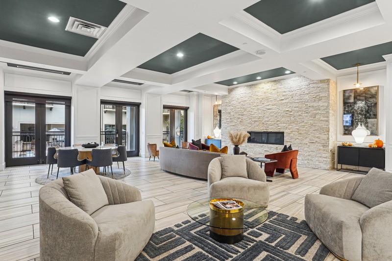 Cantabria at Turtle Creek - Resident lounge with fireplace and lounge seating