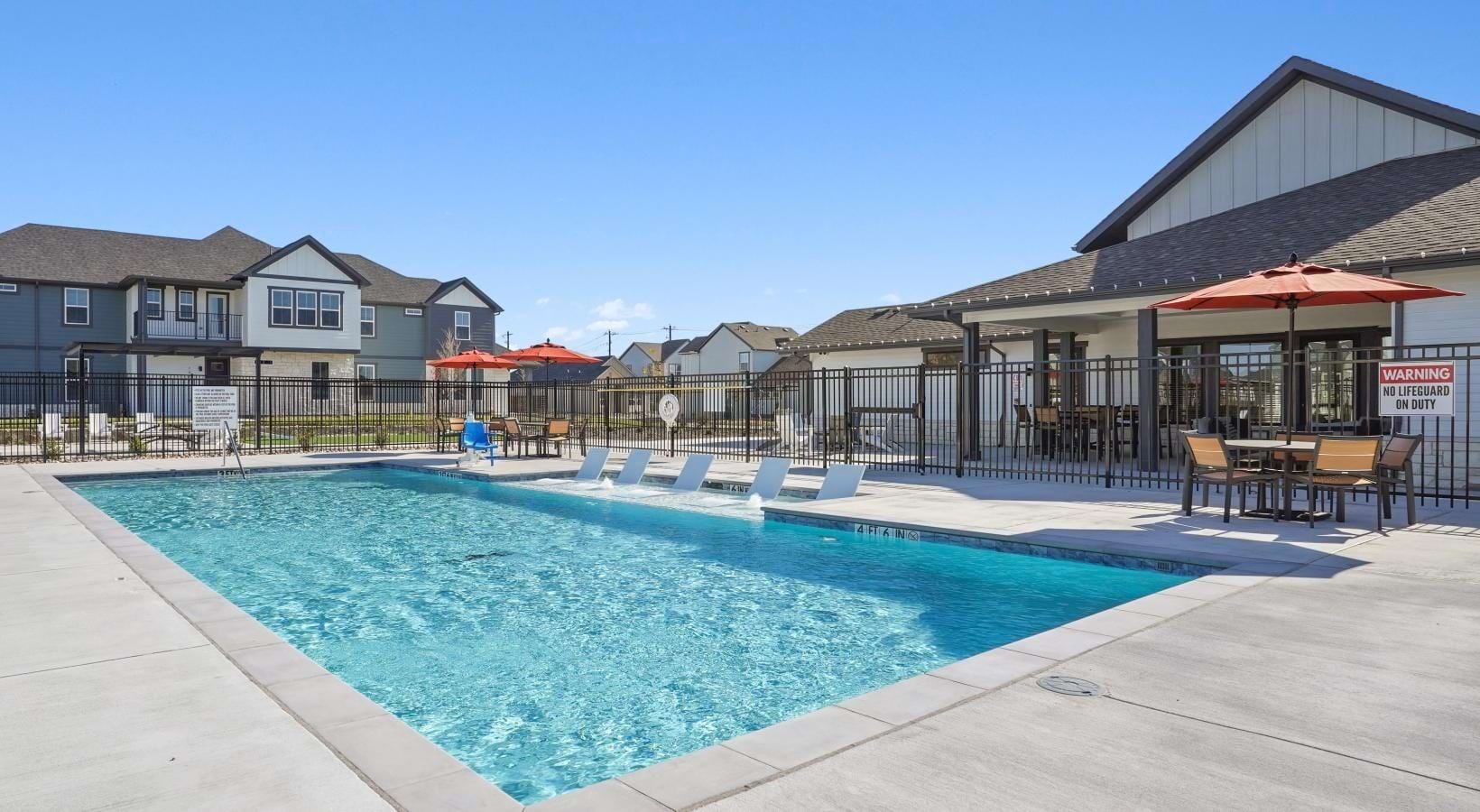 Canvas at Anna - Resort-style swimming pool
