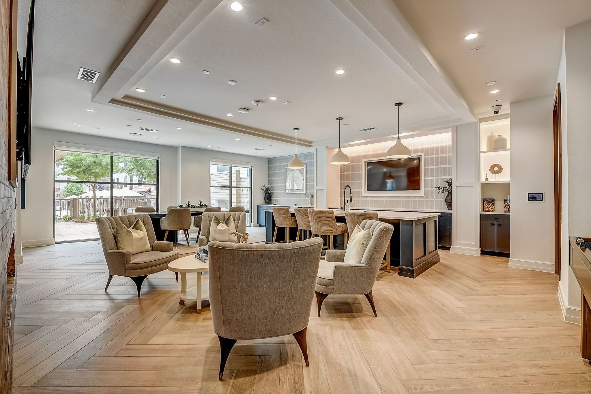 Ablon at Harbor Village - Community lounge area with seating and bar