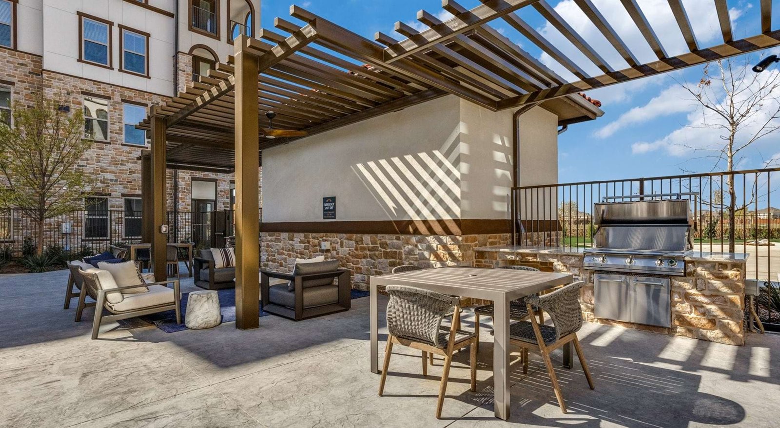Grilling area at Aven at the Cove