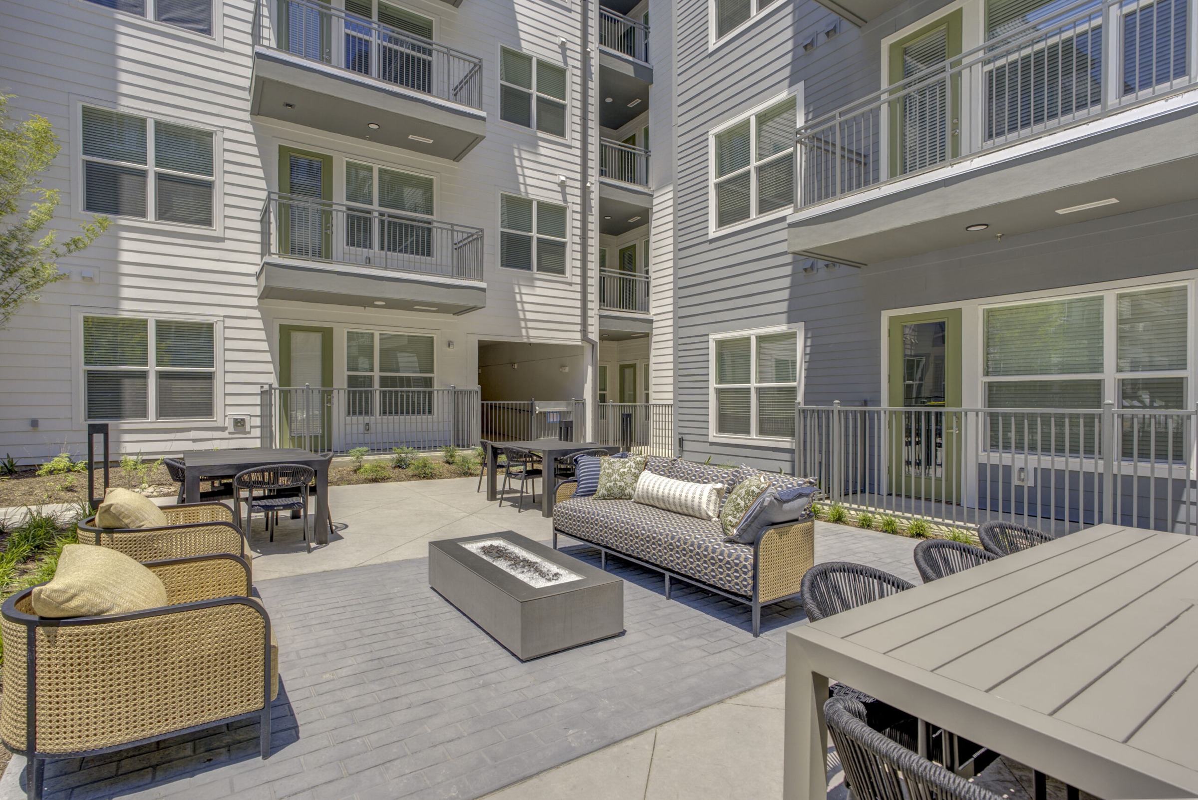Outdoor Lounge at Alexan by the Galleria