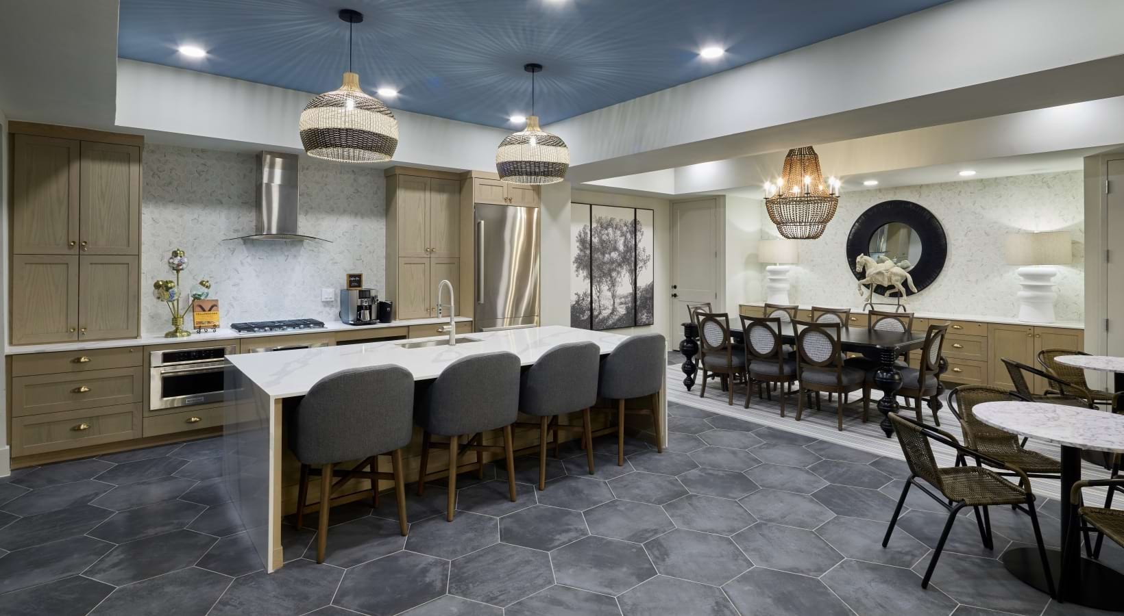 Avenida Carrollton - Demonstration Kitchen