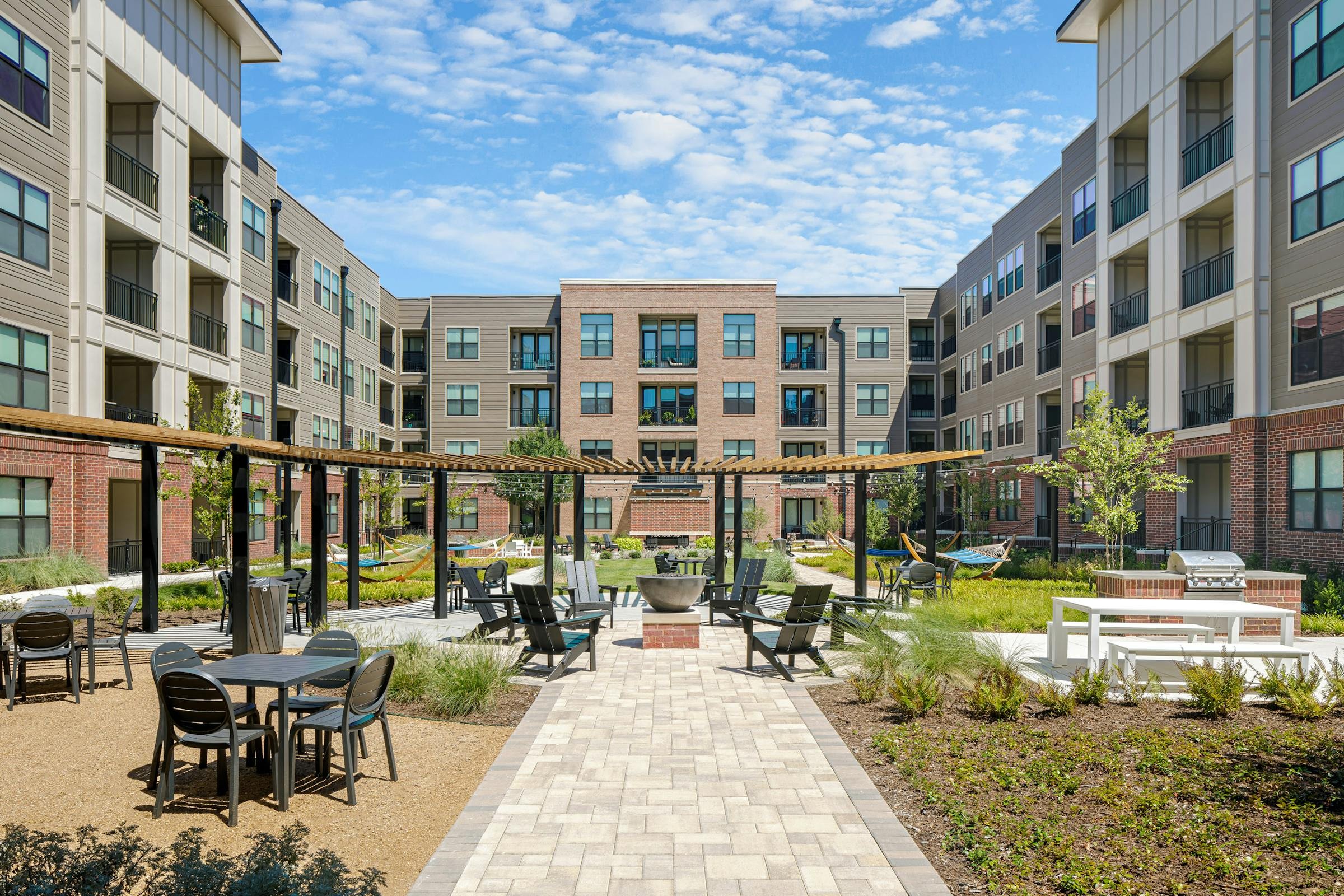 Courtyard Firepit 06 at AMLI Addison