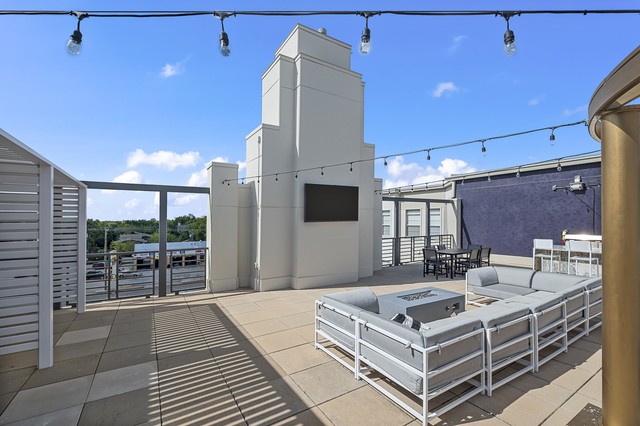 5 Mockingbird - Rooftop fire pit lounge