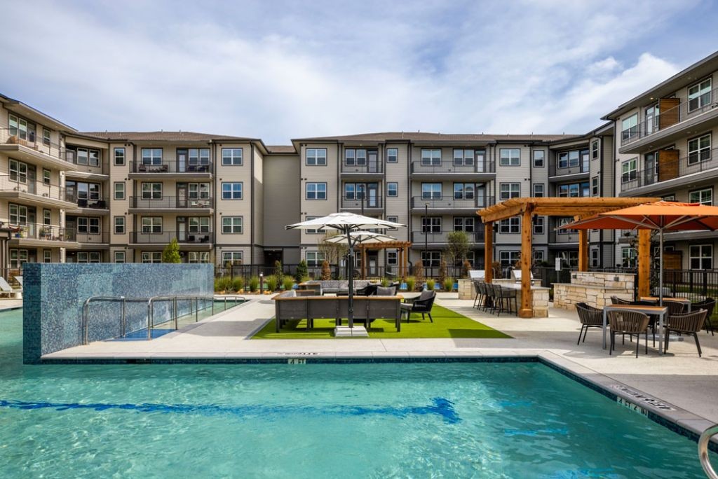 Affinity at Lewisville - Outdoor swimming pool and sundeck